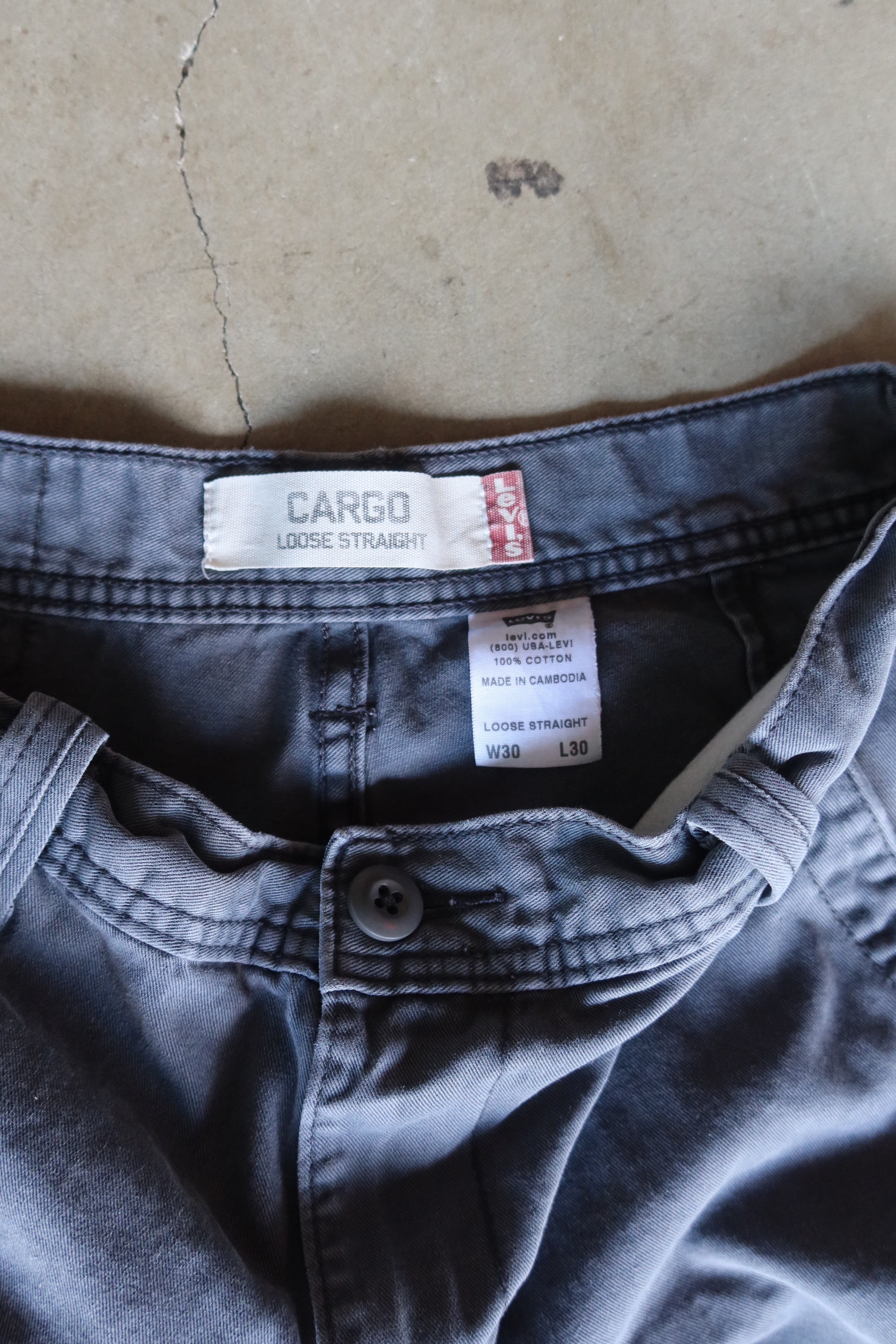 Levi’s Cargo Pants (Late 1990s–Early 2000s)